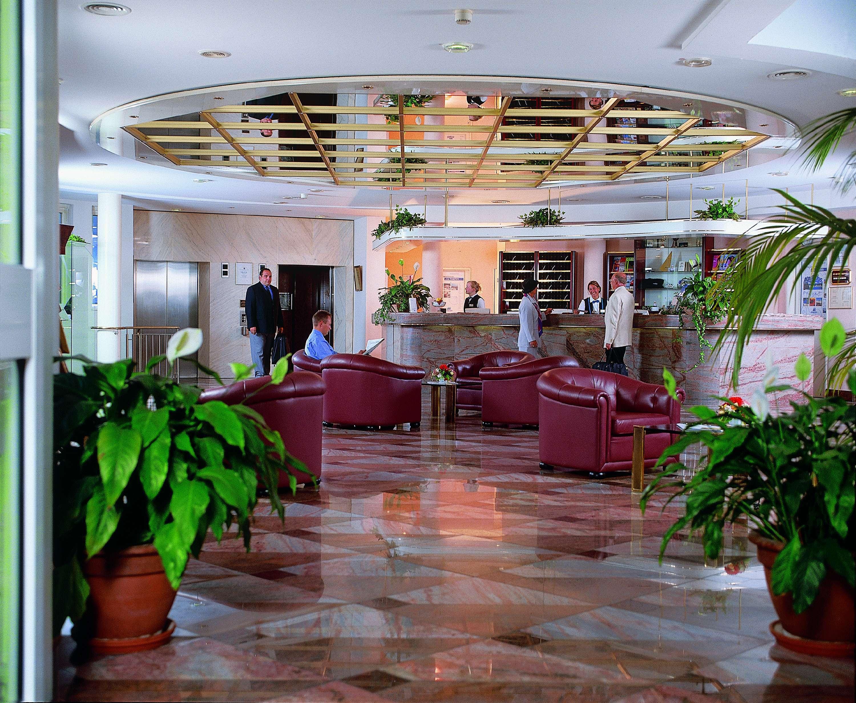Maritim Hotel Бад-Вильдунген Интерьер фото